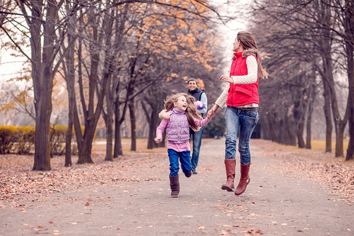 Walking together is fun: ideas for autumn educational walks with children () Together to have fun: ideas for autumn educational walks with children