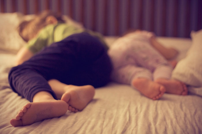 Quiet time for two: how to put both older and younger () Quiet hour for two: how to put both older and younger