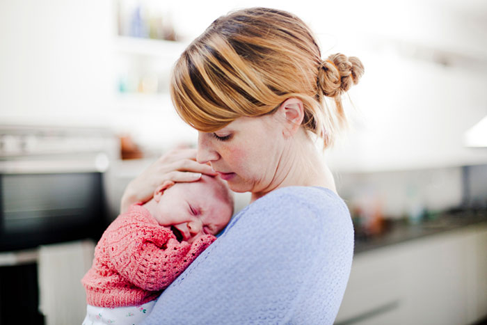 How to console a crying baby? () How to console a crying baby?