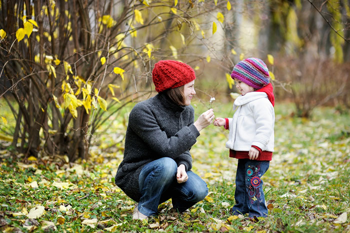 Walking together is fun: ideas for autumn educational walks with children () Together to have fun: ideas for autumn educational walks with children