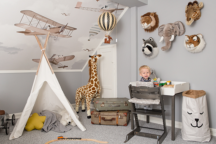 How to help your child feel more comfortable in the house? () How to help your child feel at home more comfortable?