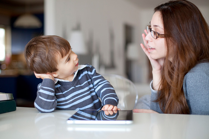 Tartamudeo en los niños: qué hacer () Tartamudeo en los niños: qué hacer.