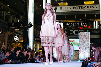 Показ Michal Negrin