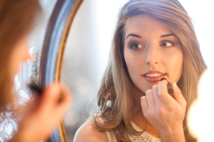 Trabajar en los bichos: maquillar correctamente () Trabajar en los bichos: hacer el maquillaje correctamente.